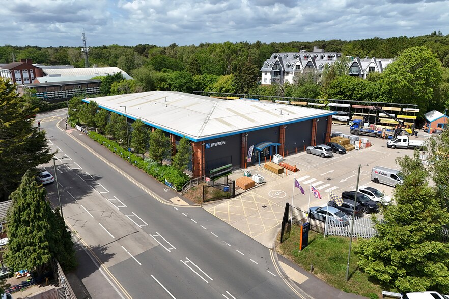 Monument Rd, Woking en venta - Foto del edificio - Imagen 1 de 14