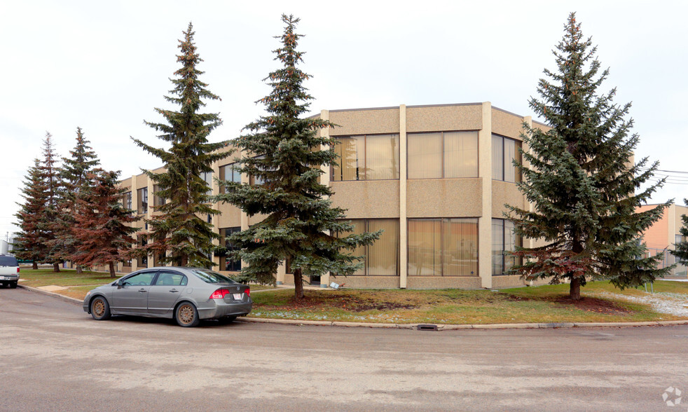 4904-4910 75 Av NW, Edmonton, AB en alquiler - Foto del edificio - Imagen 1 de 2