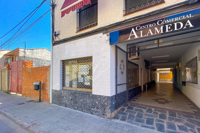 Más detalles de Calle Almendralejos, 4, Fuente el Saz de Jarama - Local en venta