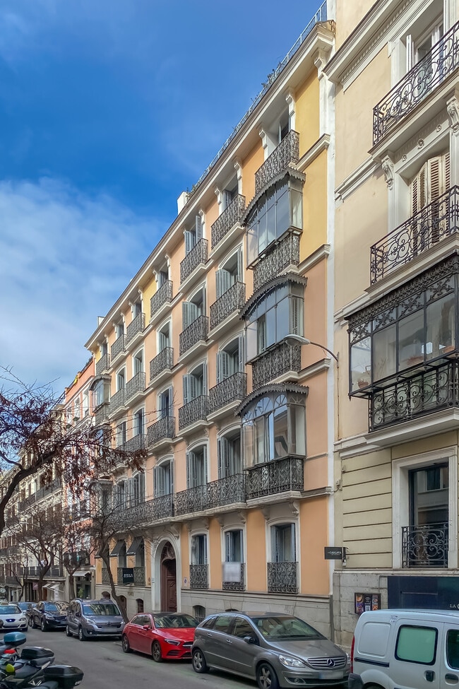 Más detalles de Calle del Almirante, 9, Madrid - Edificio residencial​ en venta