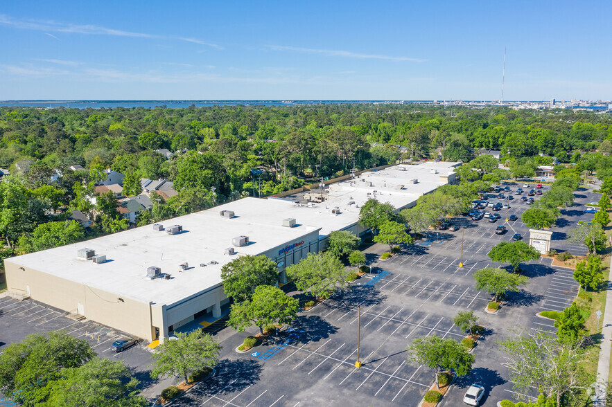 603 Johnnie Dodds Blvd, Mount Pleasant, SC en alquiler - Foto del edificio - Imagen 1 de 7