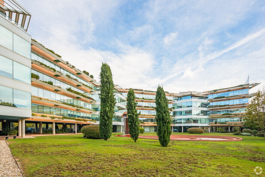 Avinguda Alcalde Barnils, 68, Sant Cugat del Vallès, Barcelona en alquiler - Foto del edificio - Imagen 3 de 4