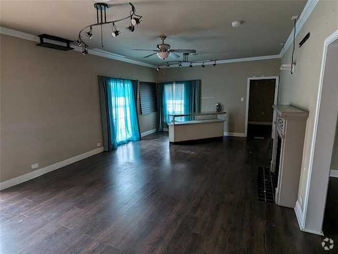 1123 W Abram St, Arlington, TX en alquiler - Foto del interior - Imagen 2 de 5