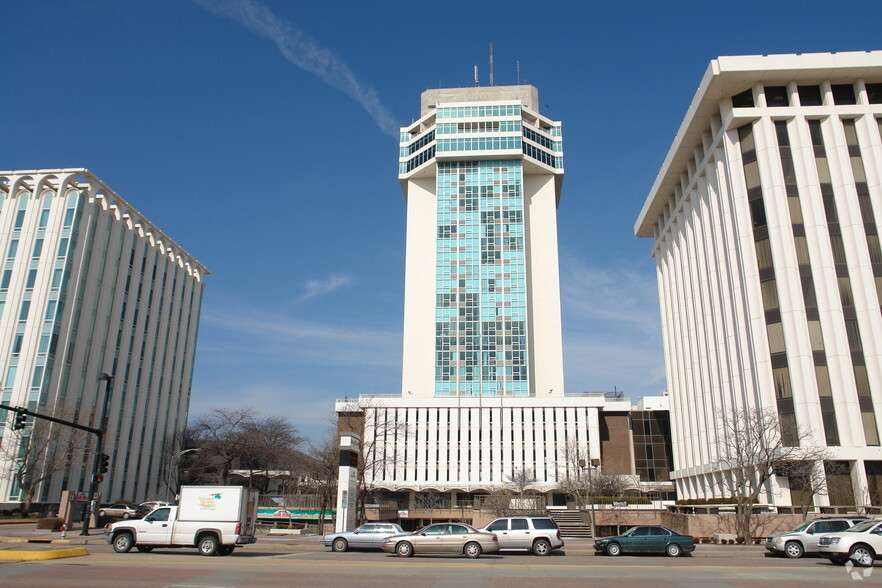 250 W Douglas Ave, Wichita, KS en alquiler - Foto del edificio - Imagen 2 de 4