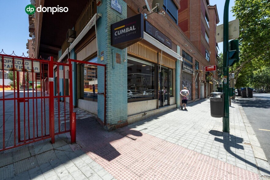 Local en Granada en venta - Foto del edificio - Imagen 2 de 36