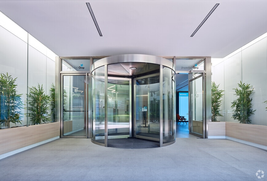 Calle Luchana, 23, Madrid, Madrid en alquiler - Foto del edificio - Imagen 3 de 15