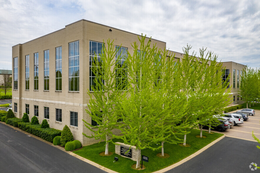 100 Bluegrass Commons Blvd, Hendersonville, TN en alquiler - Foto del edificio - Imagen 2 de 8