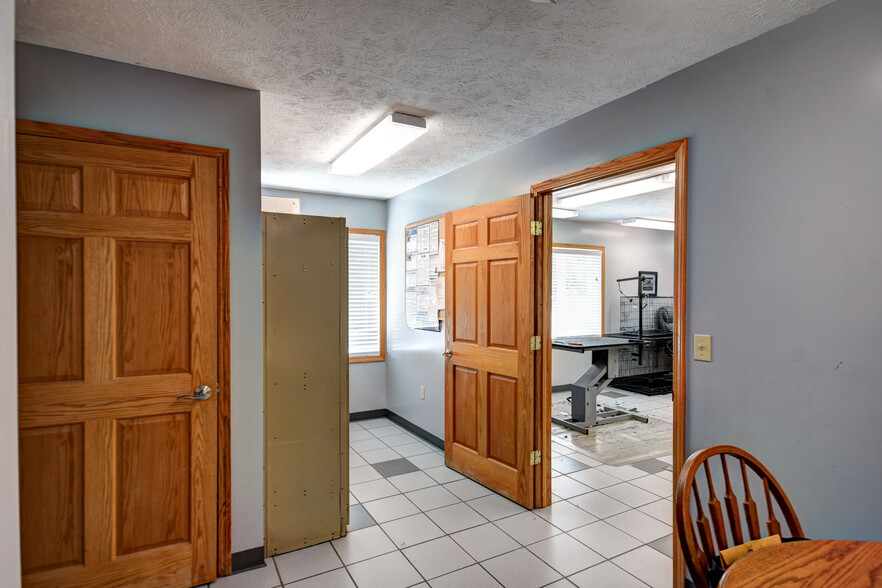 931 Duell Rd, Traverse City, MI en venta - Foto del interior - Imagen 2 de 47