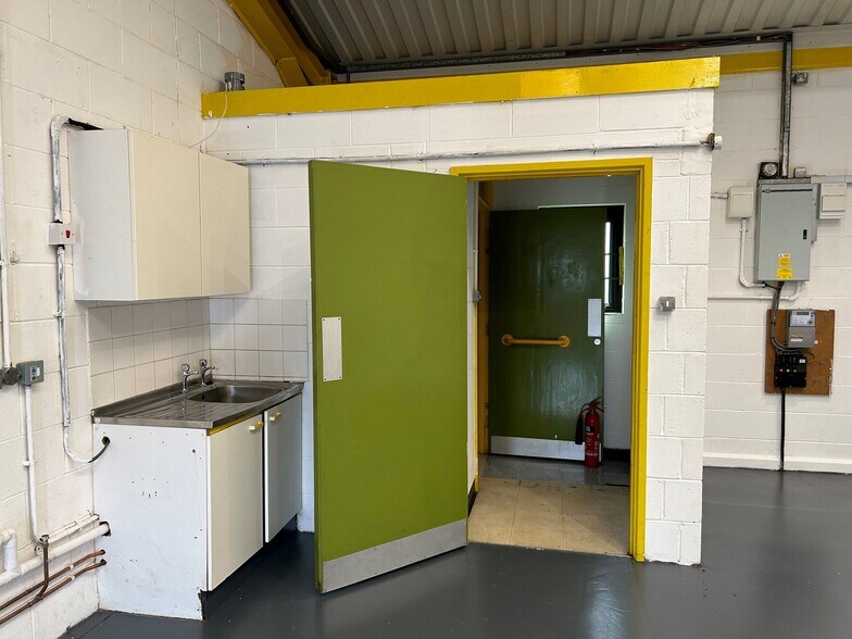 5A-5F Carlisle Rd, Brampton en alquiler - Foto del edificio - Imagen 3 de 7