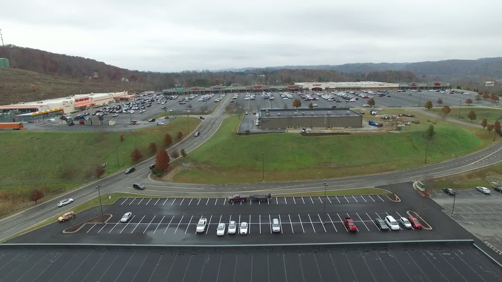 2014 Thundering Herd Dr, Barboursville, WV en alquiler - Vídeo de anuncio comercial - Imagen 2 de 14