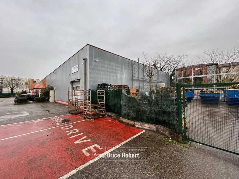 Flex en Saint-Priest en alquiler - Foto del edificio - Imagen 2 de 2