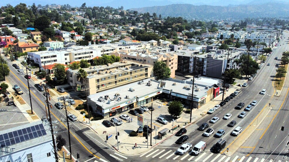 4401-4417 Eagle Rock Blvd, Los Angeles, CA en alquiler - Foto del edificio - Imagen 2 de 11