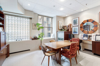 18 E 48th St, New York, NY en alquiler Foto del interior- Imagen 1 de 8