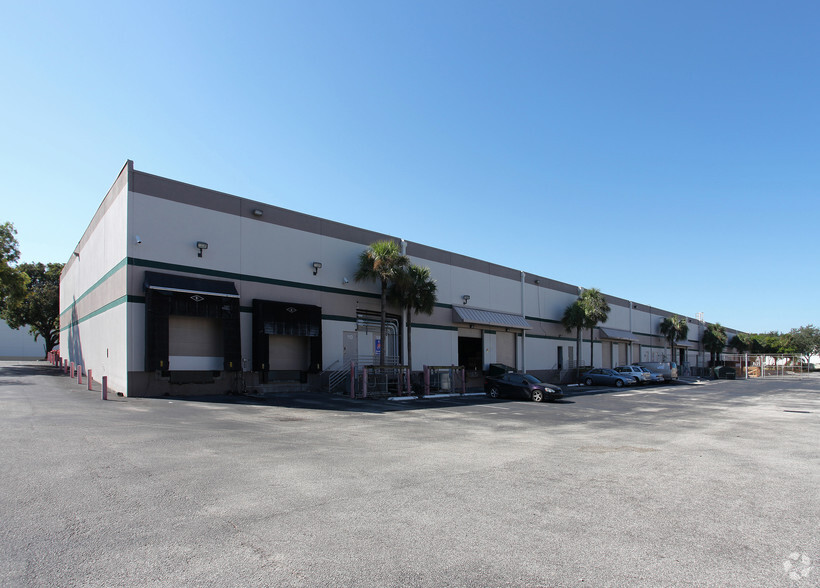 7840-7880 Central Industrial Dr, Riviera Beach, FL en alquiler - Foto del edificio - Imagen 2 de 8