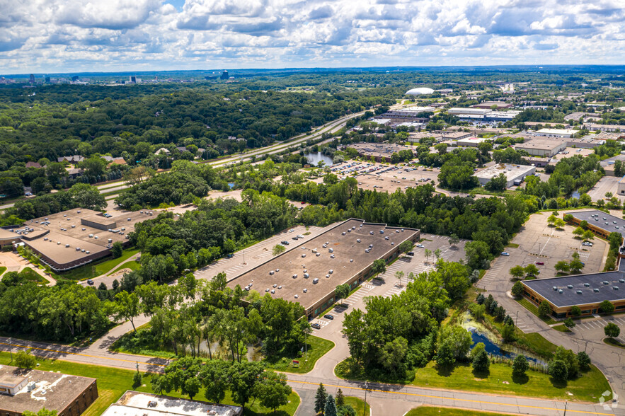 6455 Flying Cloud Dr, Eden Prairie, MN en alquiler - Foto del edificio - Imagen 3 de 5