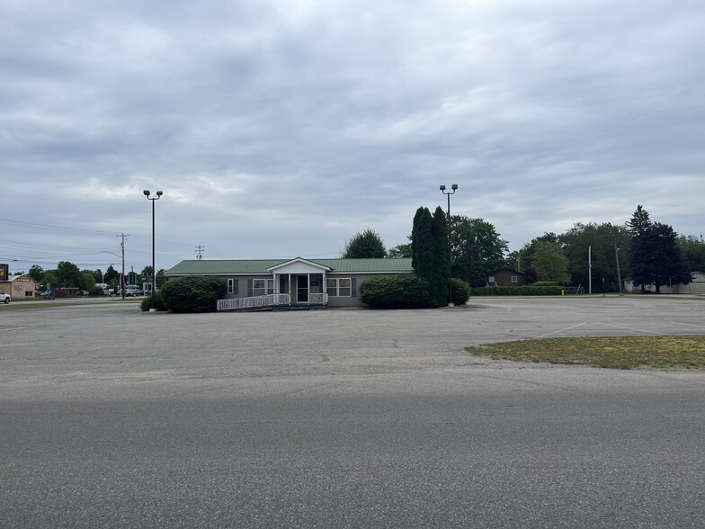 810 N Birch St, Kalkaska, MI en venta - Foto del edificio - Imagen 2 de 30