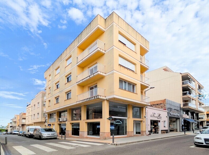 Edificio residencial en Sant Carles de la Ràpita, Tarragona en venta - Foto del edificio - Imagen 1 de 50