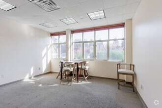 2 Medical Park Dr, West Nyack, NY en alquiler Foto del interior- Imagen 2 de 5