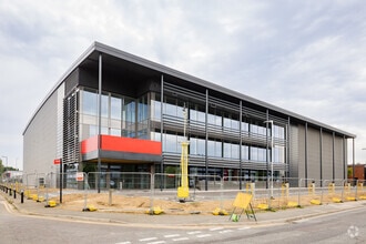 136 Edinburgh Av, Slough en alquiler Foto principal- Imagen 1 de 2
