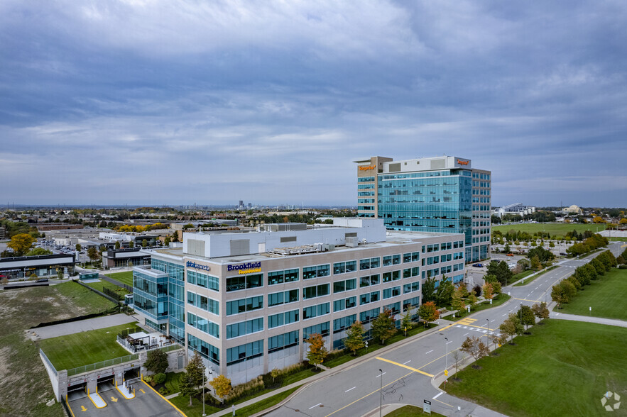 3381 Steeles Ave E, Toronto, ON en alquiler - Foto del edificio - Imagen 3 de 8