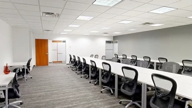 1325 Avenue of the Americas, New York, NY en alquiler Matterport 3D Scan- Imagen 1 de 2