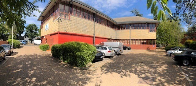 142 Oyster Ln, Byfleet en venta - Foto del edificio - Imagen 3 de 12