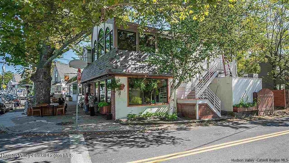 51 Tinker St, Woodstock, NY en venta - Foto del edificio - Imagen 1 de 24