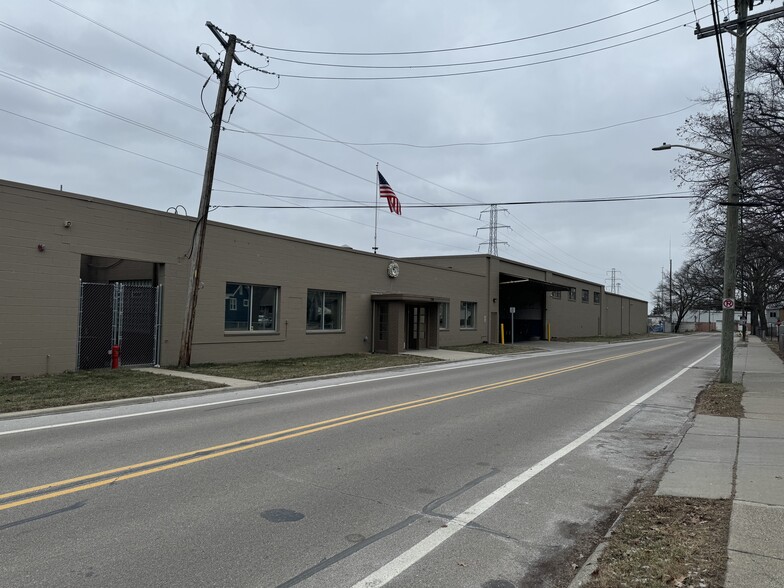 2330-2400 Gainsboro St, Ferndale, MI en alquiler - Foto del edificio - Imagen 1 de 12