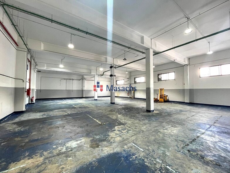 Nave en Cornellà de Llobregat, Barcelona en alquiler - Foto del edificio - Imagen 2 de 18