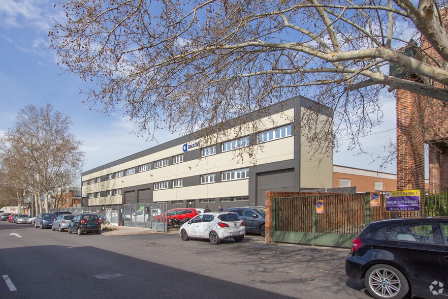 Nave en San Fernando de Henares, Madrid en alquiler - Foto del edificio - Imagen 2 de 11