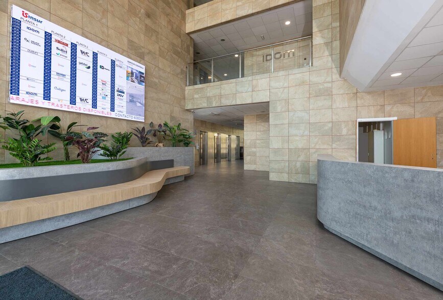 Calle de los Arcos, 3, Tomares, Sevilla en alquiler - Foto del edificio - Imagen 2 de 5