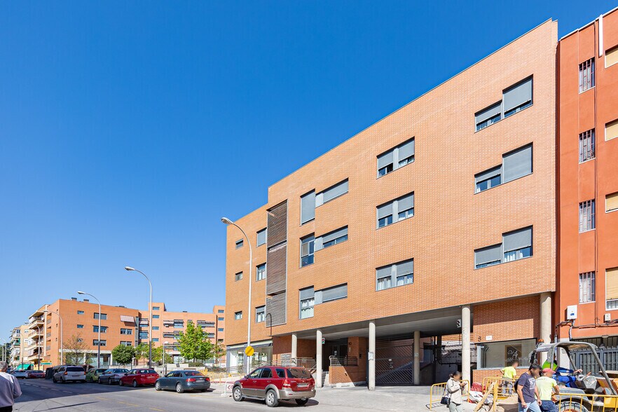 Calle De Joaquín Turina, Madrid, Madrid en venta - Foto del edificio - Imagen 2 de 4