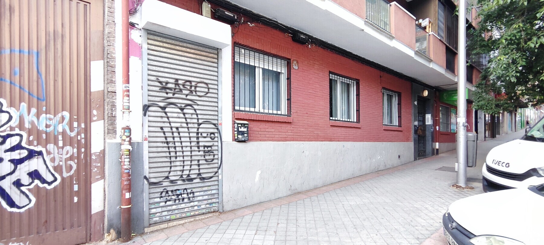 Edificio residencial en venta - Calle Ezequiel Solana - 28017 Madrid -  3.070 m² | LoopNet
