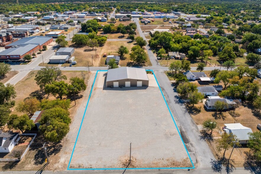 210 W Walnut St, Nocona, TX en venta - Foto principal - Imagen 1 de 27