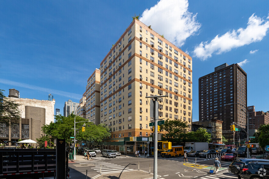 235 E 22nd St, New York, NY en venta - Foto del edificio - Imagen 1 de 11