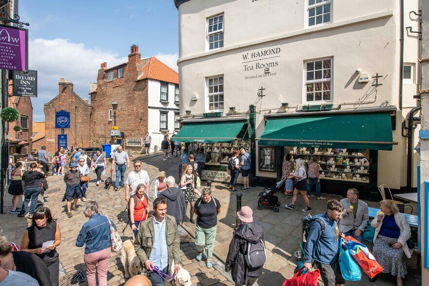 112-113 Church St, Whitby en venta - Foto del edificio - Imagen 2 de 13