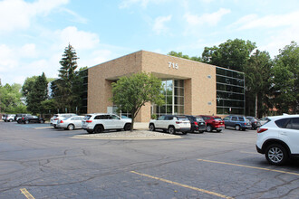 715 E South Blvd, Rochester Hills, MI en alquiler Foto del edificio- Imagen 1 de 2