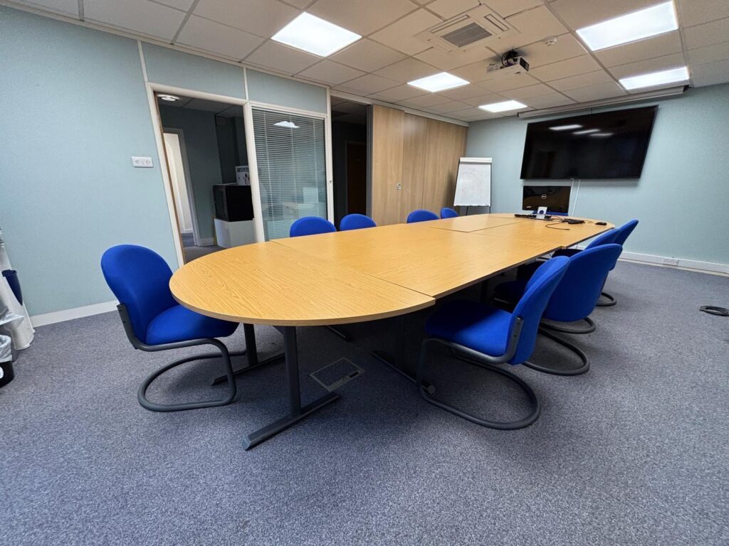 Duncan Rd, Park Gate, HAM SO31 7GA - Unidad 15-16 -  - Foto del interior - Image 2 of 9