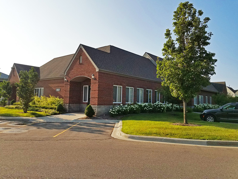 38221 Mound Rd, Sterling Heights, MI en alquiler - Foto principal - Imagen 2 de 5