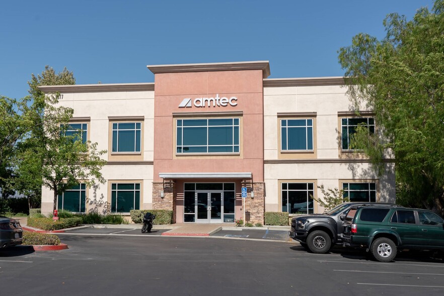 5877 Pine Ave, Chino Hills, CA en alquiler - Foto del edificio - Imagen 1 de 6