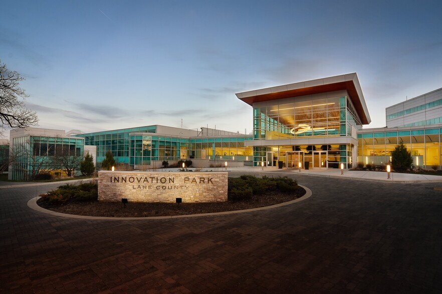 1950 Innovation Way, Libertyville, IL en alquiler - Foto del edificio - Imagen 3 de 44