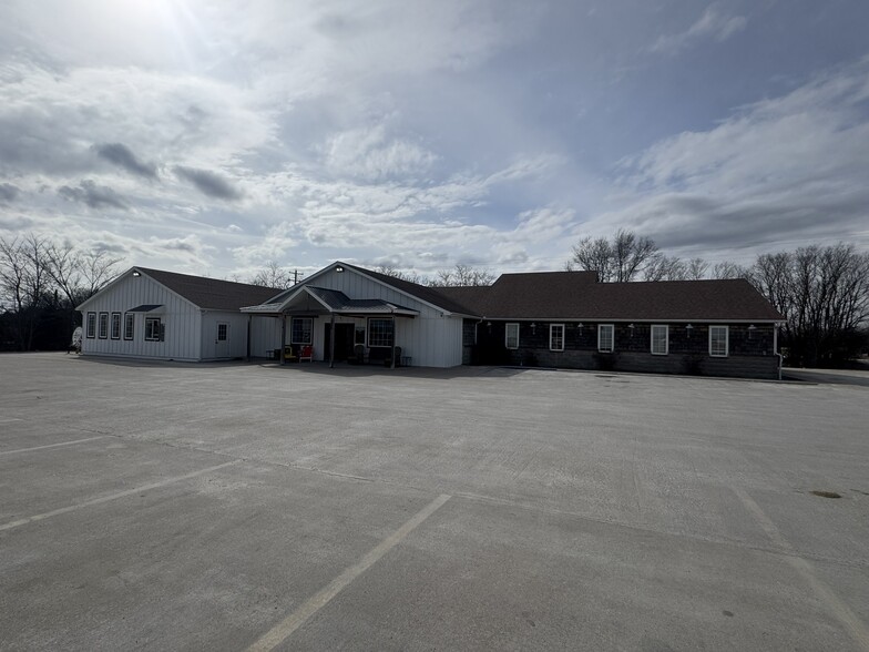 2015 N Missouri St, Macon, MO en venta - Foto principal - Imagen 1 de 49