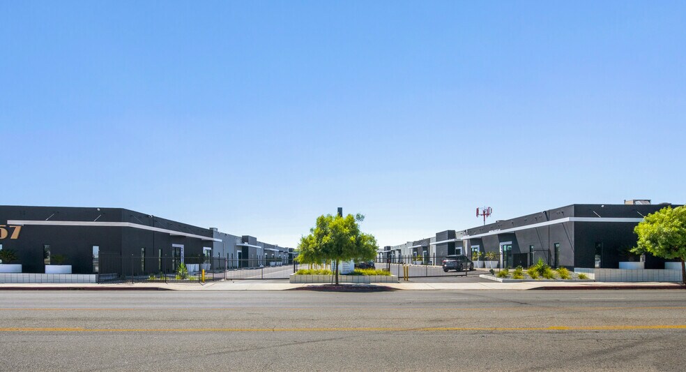 7059-7077 1/2 Vineland Ave, North Hollywood, CA en alquiler - Foto del edificio - Imagen 2 de 15