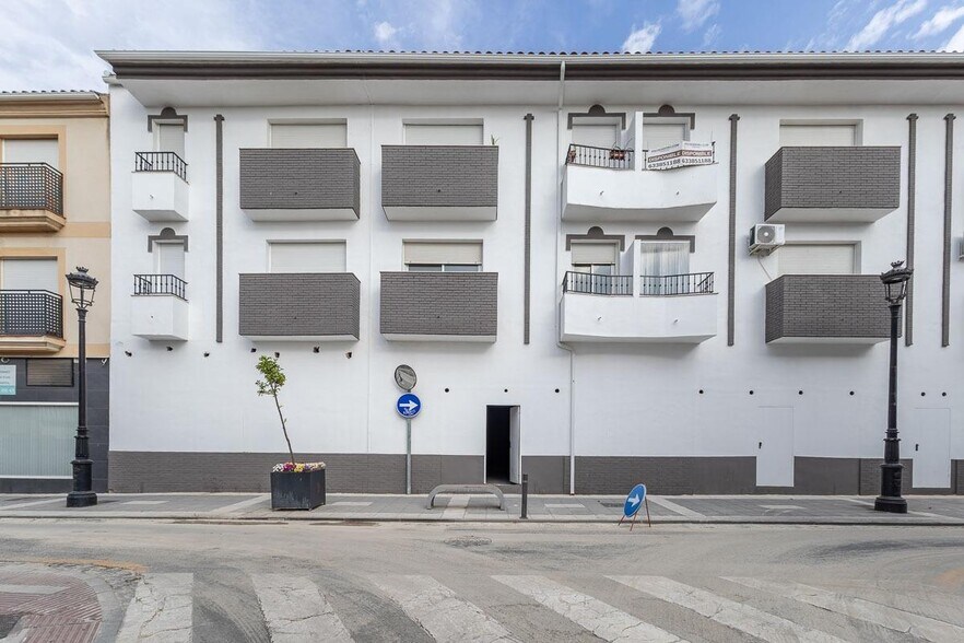 Local en Ogíjares en venta - Foto del edificio - Imagen 2 de 9