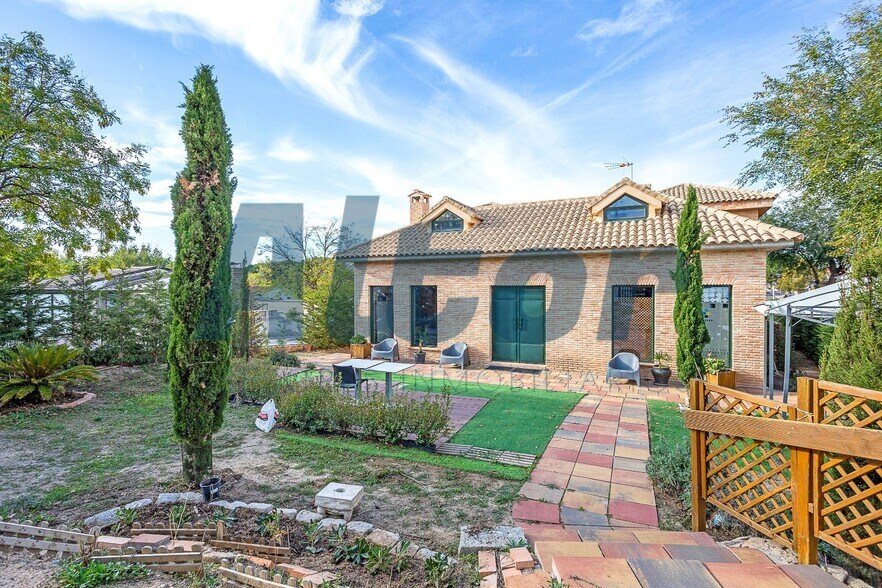 Edificio residencial en Móstoles, Madrid en venta - Foto del edificio - Imagen 3 de 33