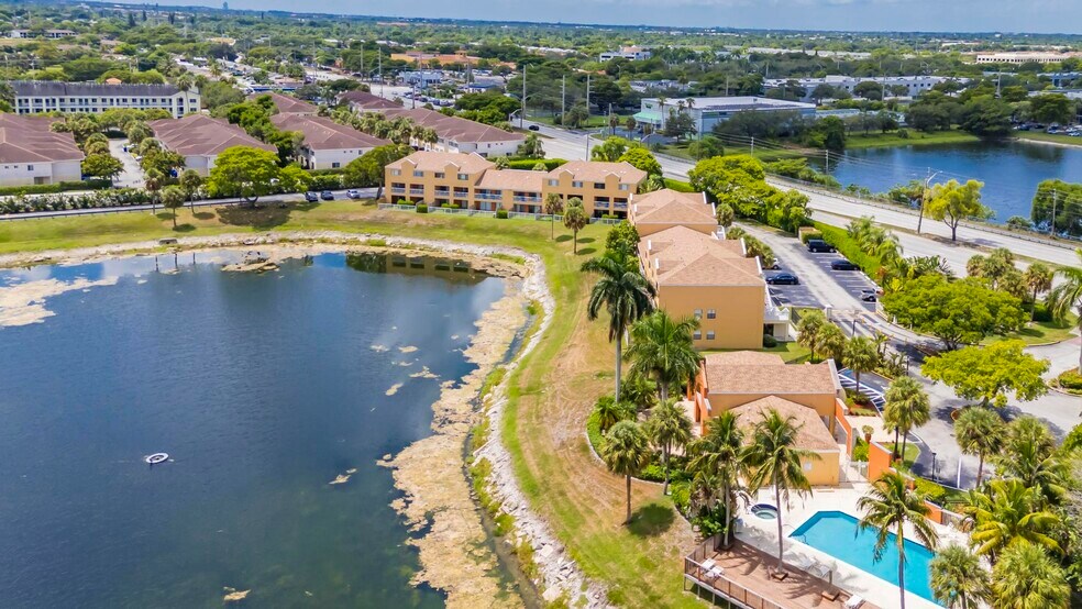 5200 NW 31ST AVE 2 CONDO SALE E96 & E98 cartera de 2 inmuebles en venta en LoopNet.es - Foto del edificio - Imagen 3 de 12