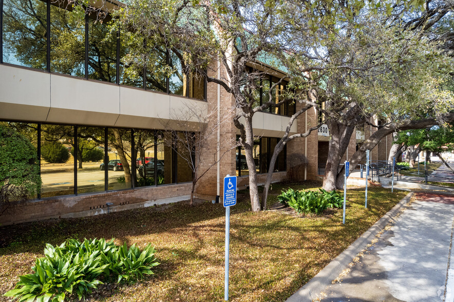 2630 West Fwy, Fort Worth, TX en alquiler - Foto del edificio - Imagen 2 de 8