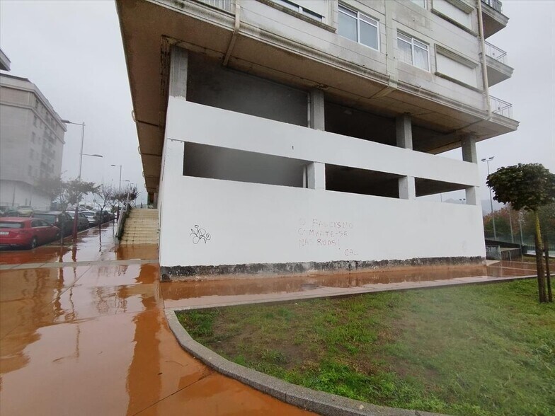 Local en Pontevedra en venta - Foto del edificio - Imagen 1 de 16