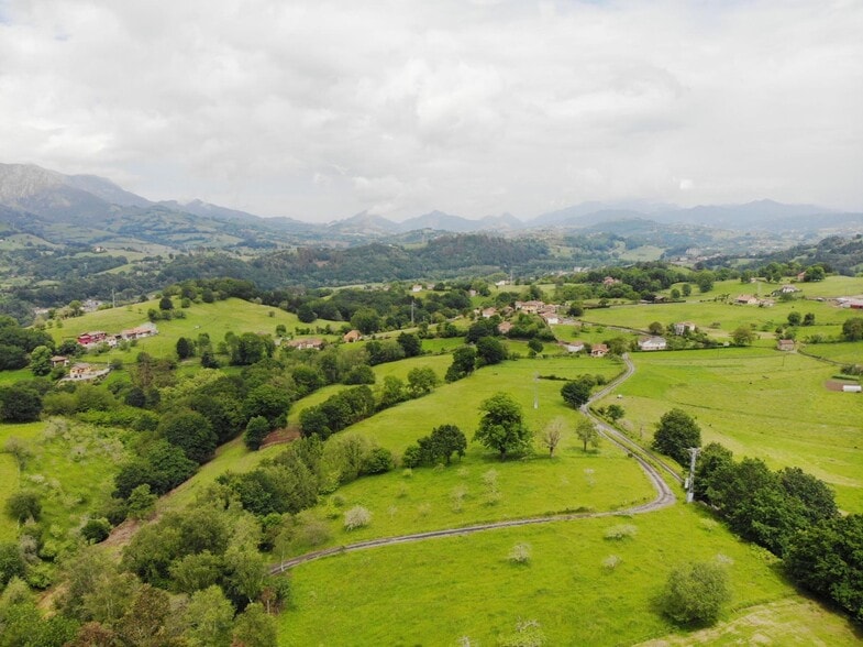 Mones, Piloña, Asturias en venta - Vista aérea - Imagen 3 de 23