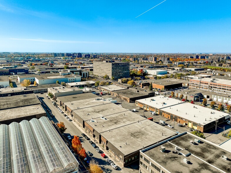 1493-1517 Rue Antonio-Barbeau, Montréal, QC en alquiler - Foto del edificio - Imagen 3 de 10